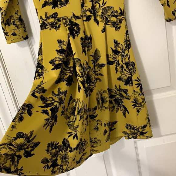 Boutique Floral Velvet Pleated V-Neck 3/4 Sleeve Cocktail Dress - Picture 5 of 5